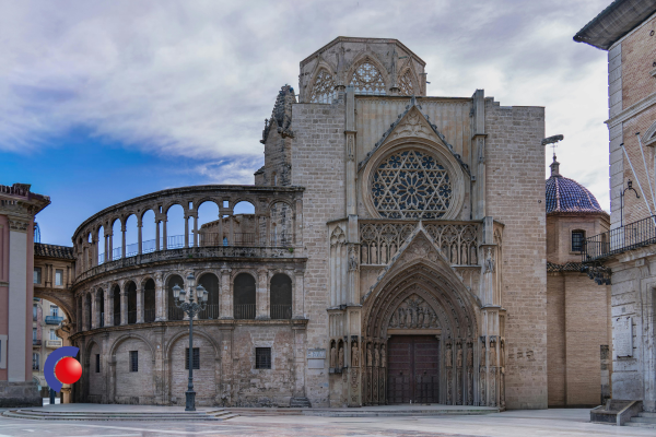 groepsbezoek aan de grootse kathedraal in Valencia